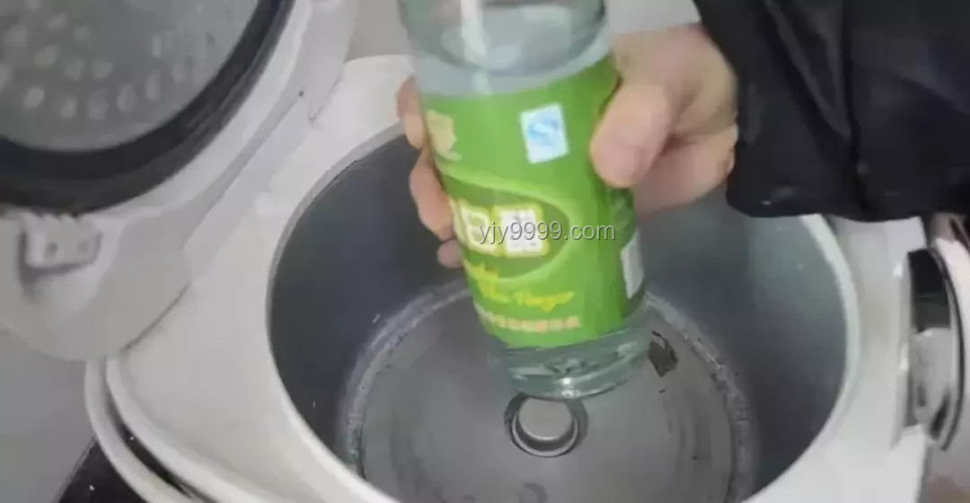 电饭煲的秘密：它如何“感知”饭熟了？揭秘工作原理！