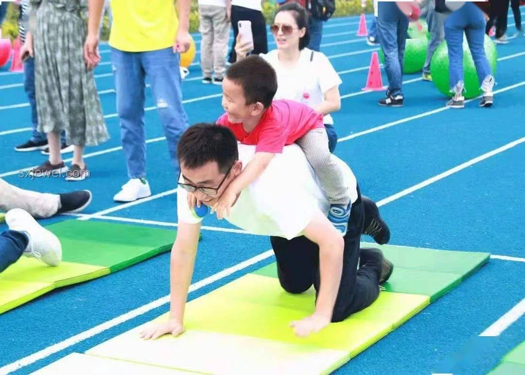 小孩骨折前后活动能力对比分析：拐杖下的“健步如飞”