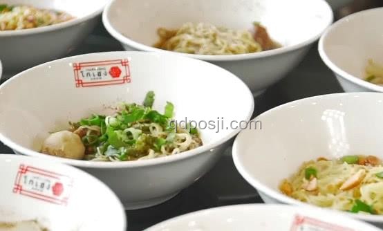 六块钱一碗的面与宴请风波：背后意义何在？
