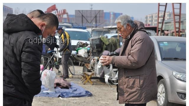 洛杉矶暴乱中的清道夫：中国大妈意外走红背后的行业洞察