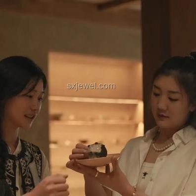 泡泡玛特创始人理念VS传统价值观：无用与永恒的深度剖析